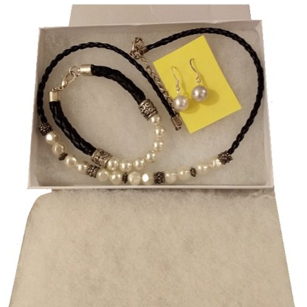 Pearly Necklace Bracelet Earrings Set